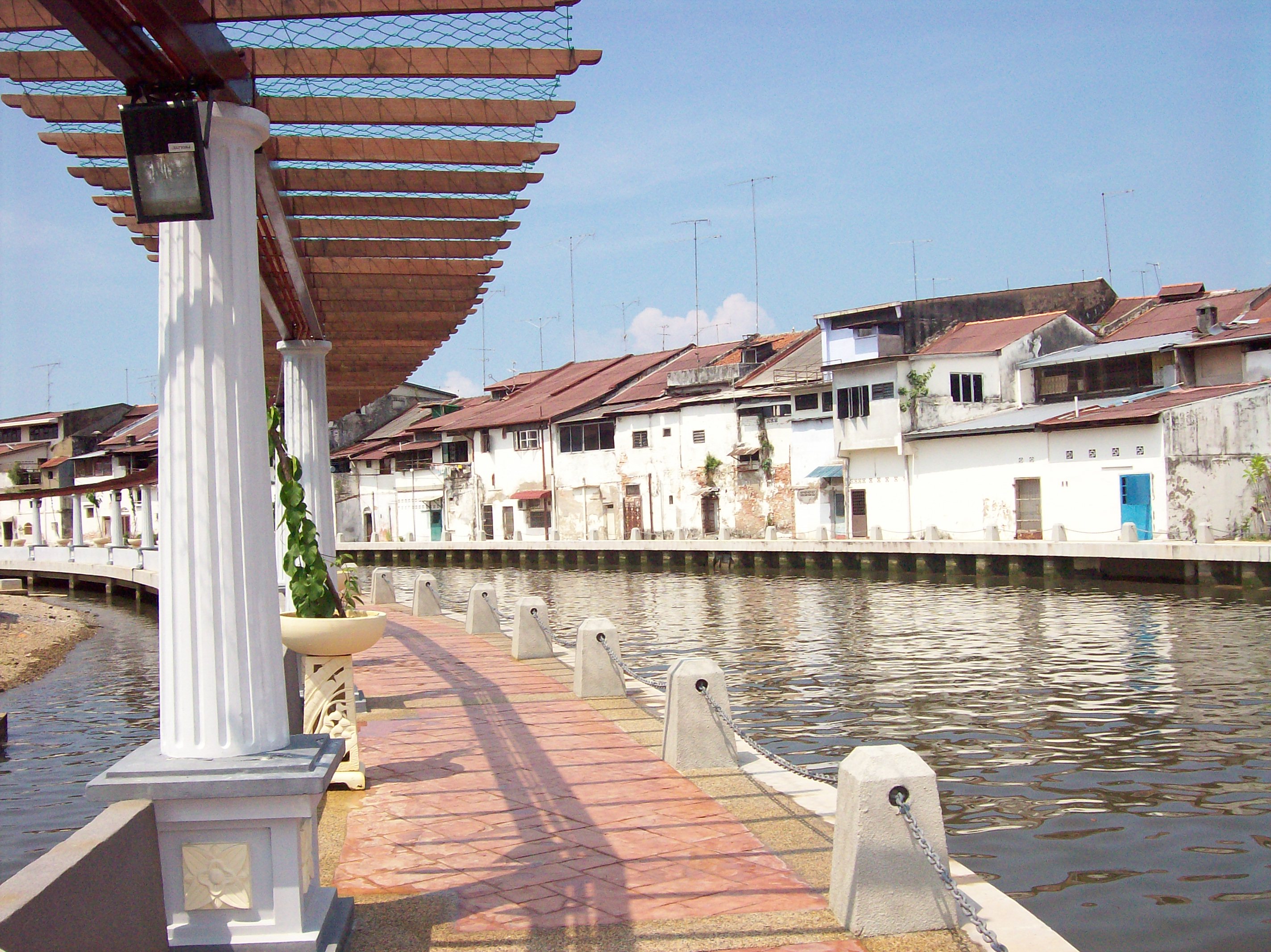 Pemandangan bandar Sungai Melaka yang mengenal pasti kawasan perkhidmatan Melaka