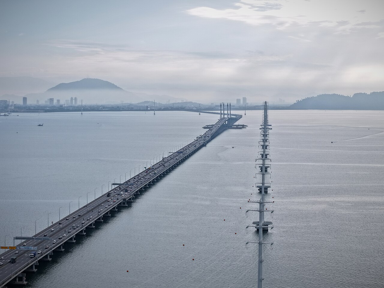 Jambatan Pulau Pinang yang mengenal pasti kawasan perkhidmatan Pulau Pinang